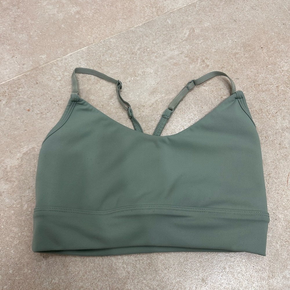 Ptula Women’s Seamless Bralette - Sage Green size small (pads removed)